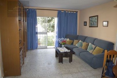 Apartment 4 Bedrooms in Estepona Pueblo