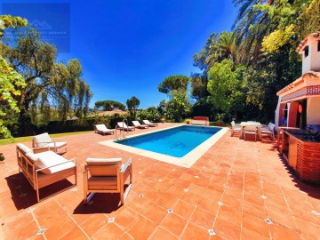 House 4 Bedrooms in Las Brisas