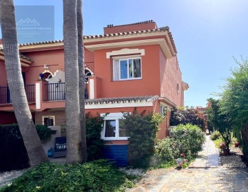 House 4 Bedrooms in Estepona Pueblo