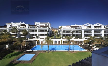 Apartment 3 Bedrooms in Estepona Pueblo