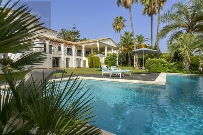 House 6 Bedrooms in Las Brisas