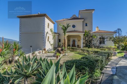 House 7 Bedrooms in Estepona Pueblo