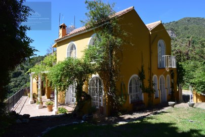 House 4 Bedrooms in Ojén