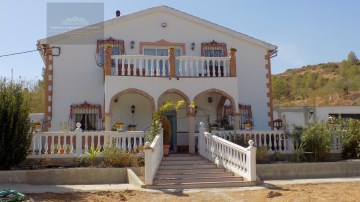 Country homes 4 Bedrooms in El Burgo