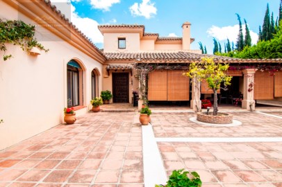 House 5 Bedrooms in Sotogrande Alto