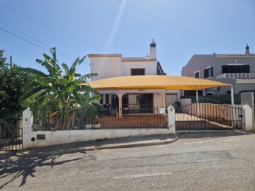 House 4 Bedrooms in Boliqueime