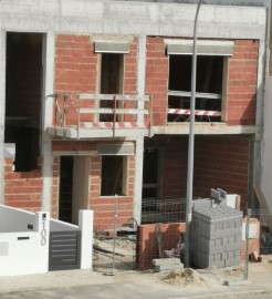House 3 Bedrooms in Queluz e Belas