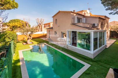 Maison 4 Chambres à Calella