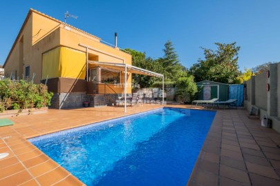 Chalet con piscina en la zona de Prat Xirlo en Cal