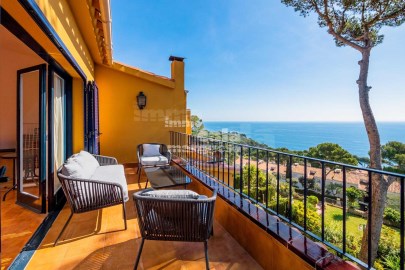 House 4 Bedrooms in Calella