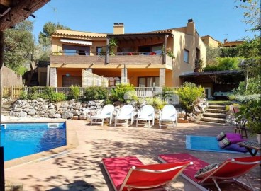 House 5 Bedrooms in Begur