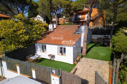 Bonita casa con jardín privado en Calella de Palaf