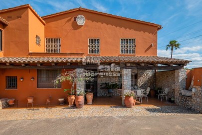 CASA CON PISCINA Y JARDÍN EN MONT-RAS