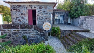 House 5 Bedrooms in Topo (Nossa Senhora Rosário)