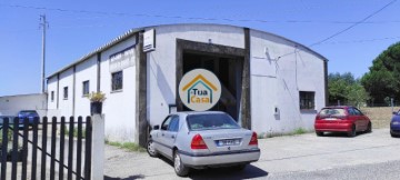 Bâtiment industriel / entrepôt à Ovoa e Vimieiro