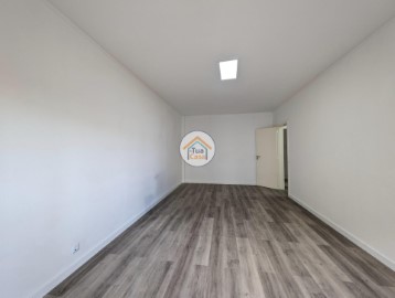 Apartment 3 Bedrooms in Faro (Sé e São Pedro)