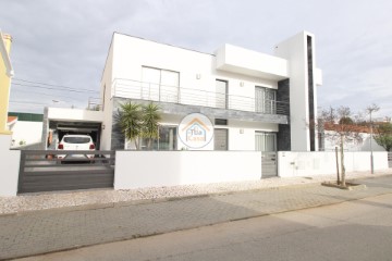 Casa o chalet 4 Habitaciones en São Bento do Cortiço e Santo Estêvão