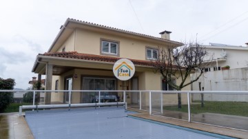 Maison 4 Chambres à Nogueira, Fraião e Lamaçães