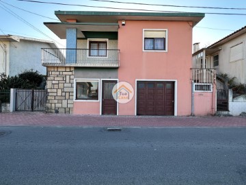 House 3 Bedrooms in Fiães