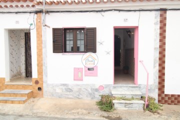 House 2 Bedrooms in Entradas