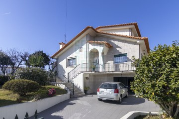 House 3 Bedrooms in Meixomil