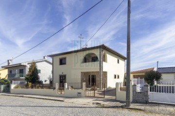 House 3 Bedrooms in Termas de São Vicente