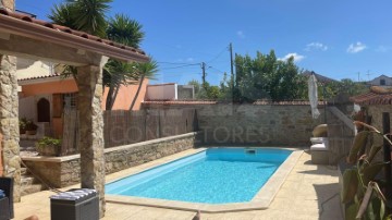 House 3 Bedrooms in Alcobaça e Vestiaria