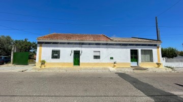 House 3 Bedrooms in Pego