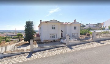 House 6 Bedrooms in Amoreira