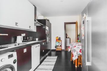 Apartment 3 Bedrooms in Nossa Senhora do Pópulo, Coto e São Gregório