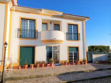 House 4 Bedrooms in Atouguia da Baleia