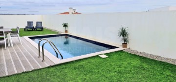 House 3 Bedrooms in Lourinhã e Atalaia