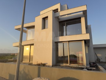 House 5 Bedrooms in Lourinhã e Atalaia