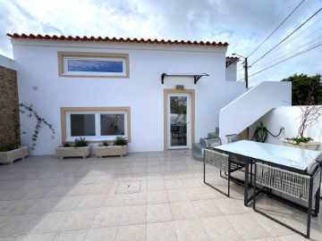 House 2 Bedrooms in Amoreira