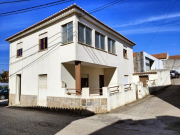 House 5 Bedrooms in Atouguia da Baleia