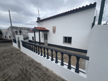 House 4 Bedrooms in Alguber