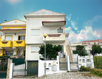 House 4 Bedrooms in Nossa Senhora do Pópulo, Coto e São Gregório