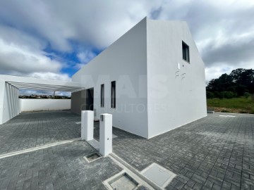 House 3 Bedrooms in Nossa Senhora do Pópulo, Coto e São Gregório