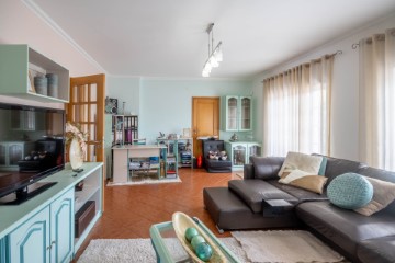 House 3 Bedrooms in Roliça