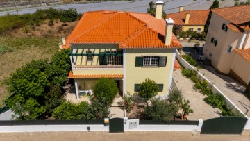 Casa o chalet 4 Habitaciones en Azueira e Sobral da Abelheira