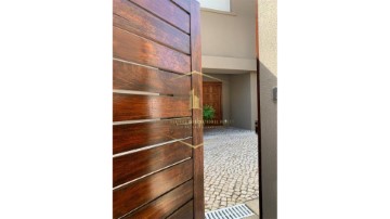 House 5 Bedrooms in Cascais e Estoril