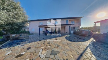 House 5 Bedrooms in Gandra