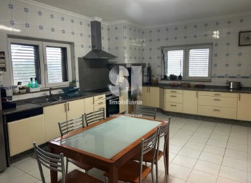 House 4 Bedrooms in Parada de Cunhos