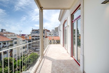 Apartment 5 Bedrooms in Arroios