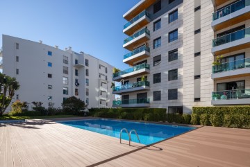 Apartment 4 Bedrooms in Estrela