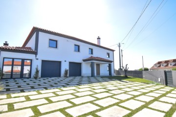 House 6 Bedrooms in A dos Cunhados e Maceira