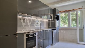 W4944 - Renovated 3-Bedroom Flat in Laranjeiro and