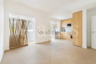 W4947E - Apartamento T2 remodelado no Parque das N