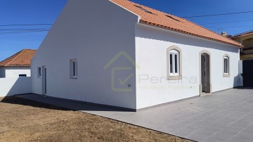 Maison de plain-pied T2+1 avec garage proche des p