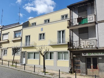 Apartamento T4 novo com logradouro e garagem no ce